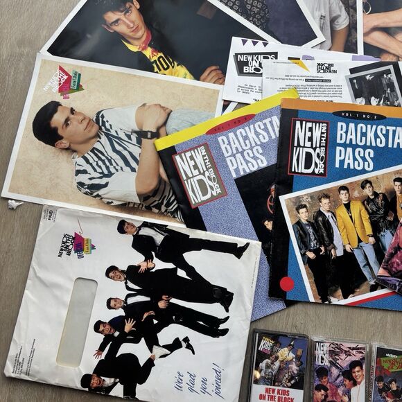 New Kids On The Block VTG Tapes Magazines Button Ticket RARE HUGE LOT Scrapbook - Picture 4 of 16